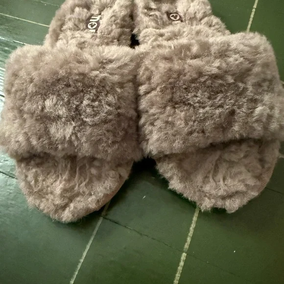 Mou Sheepskin Fur Slide Slipper in Elephant Grey - Picture 4 of 5
